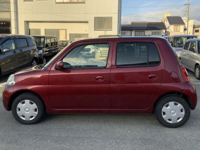 Daihatsu Esse side