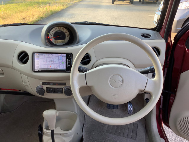 Daihatsu Esse steering wheel