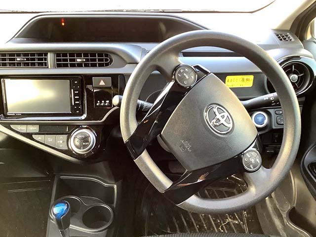Toyota Aqua steering wheel